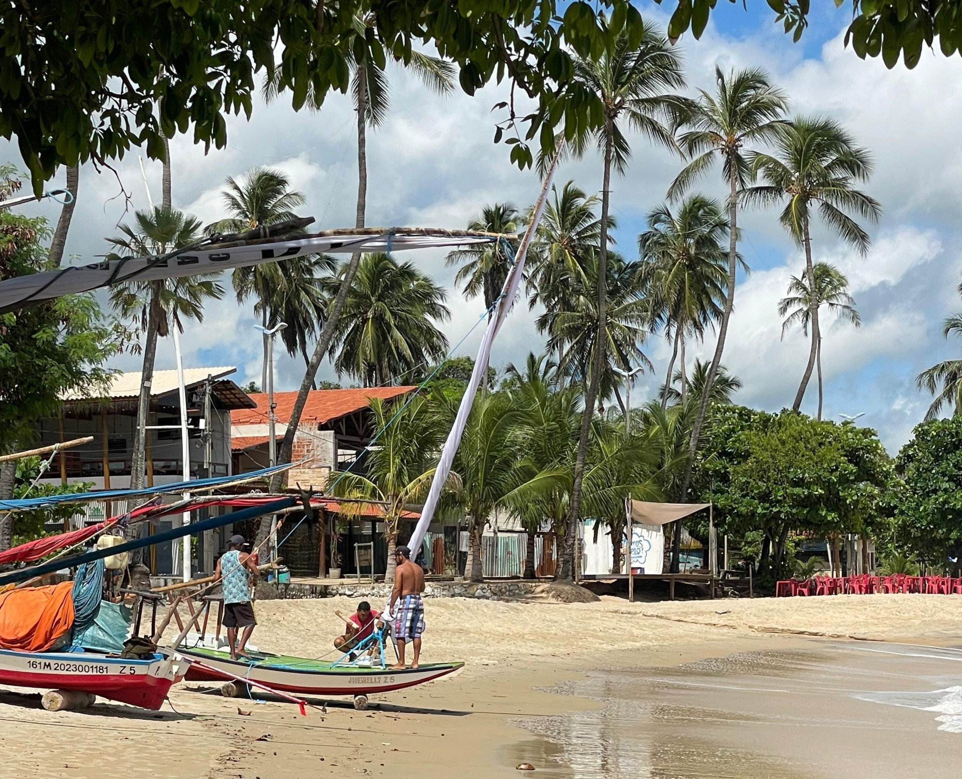 A Praia da Igreja Velha ou Praia do Ronco do Mar &eacute; o principal ponto de surf de Paracuru 