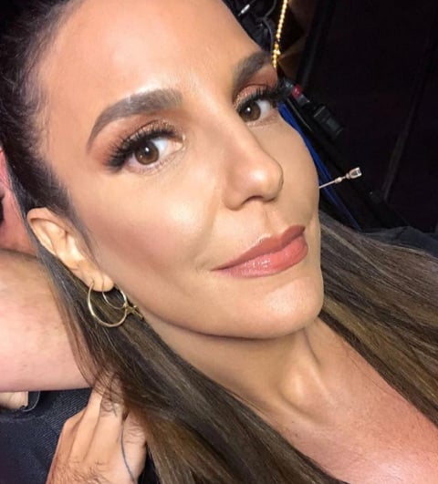 Ivete Sangalo: Antes da fama, a consagrada cantora trabalhou como vendedora de roupas e marmitas, além de ter atuado como modelo. 