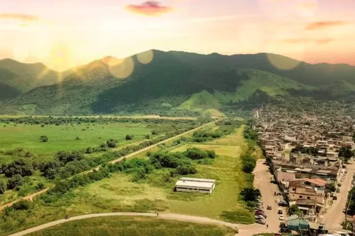 7ª) Nilópolis (Rio de Janeiro) - Área: 19,393 km² | População: 162,9 mil habitantes | Densidade populacional: 8.399,6 hab./km².