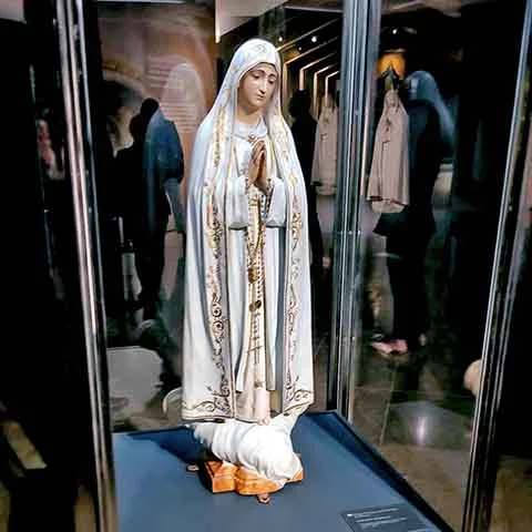 Uma tomografia em réplica de madeira da estátua de Nossa Senhora de Fátima, realizada no Hospital HM Málaga, na Espanha, identificou uma cápsula “secreta” dentro da imagem. 
