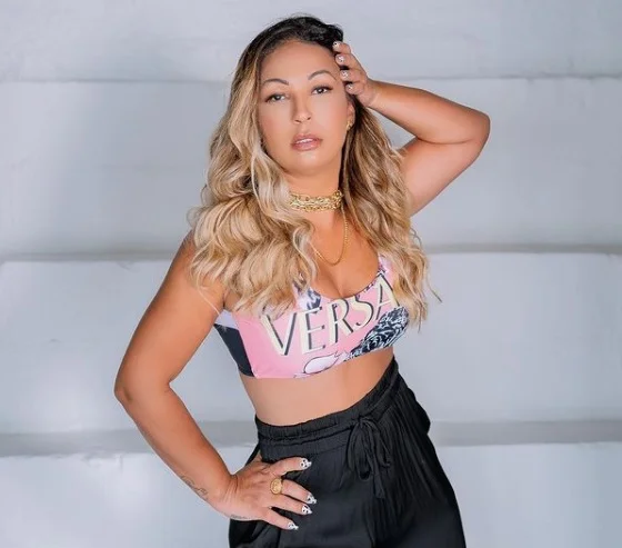 Valesca Popozuda: Desde jovem o funk era a paixão da artista, que cantava a noite em bailes em seu início de carreira. Porém de manhã, trabalhava como frentista em um posto de gasolina na Zona Norte do Rio de Janeiro.