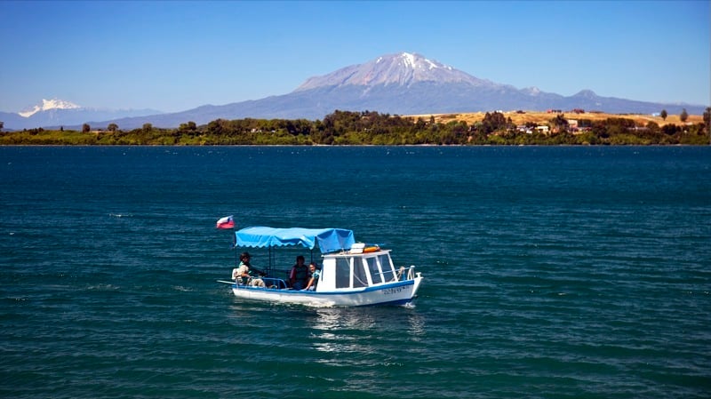 A região é popular para atividades como esportes náuticos, pesca e turismo rural, com uma combinação de beleza natural e cultura local.