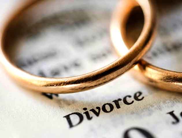 Nascido em 19 de novembro de 1983 em San Diego, na Califórnia, Adam Douglas Driver teve uma infância marcada pelo divórcio dos pais. Ele passou a morar com a mãe em Mishawaka, no estado de Indiana.