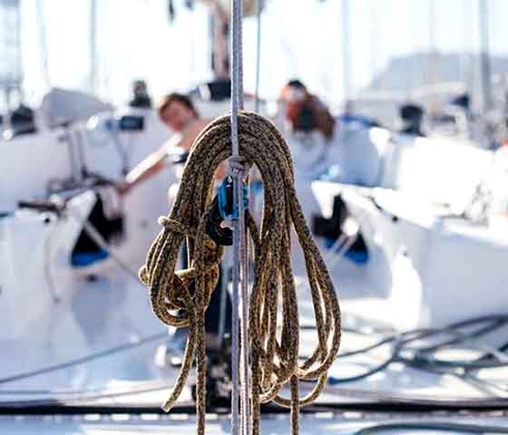 Durante a escola, ele se envolveu com o coral e o teatro, desenvolvendo uma paixão pela atuação. No entanto, antes de seguir a carreira artística, Driver serviu nos Fuzileiros Navais dos Estados Unidos.