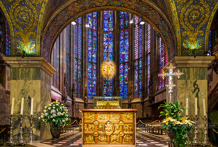 Catedral de Aachen (Alemanha) - Construída em 790  a mando de Carlos Magno (que ali está sepultado), a catedral da cidade de Aachen recebeu acréscimos ao longo do tempo. Tem magníficos vitrais de 25m de altura. É Patrimônio Mundial da Humanidade pela UNESCO. 