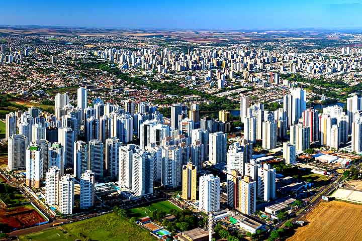 Para quem pensa em morar, trabalhar ou investir, Londrina apresenta um conjunto de vantagens: infraestrutura sólida, boas oportunidades, segurança, qualidade nos serviços públicos e uma comunidade acolhedora.