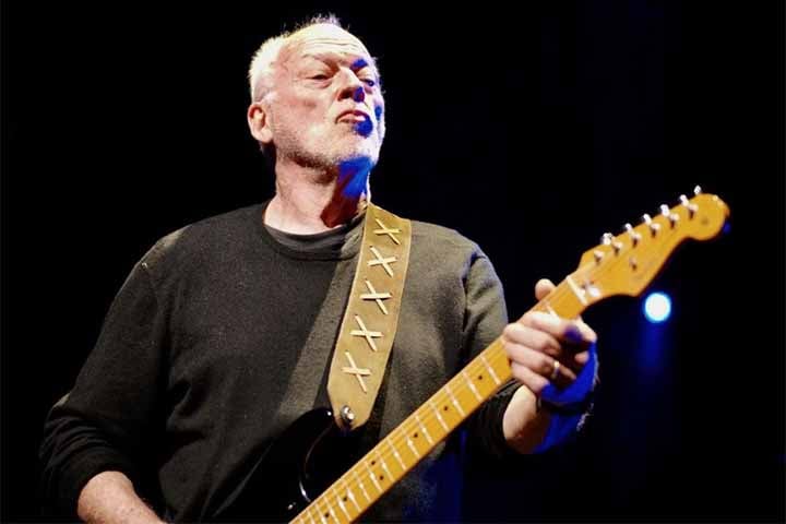 David Gilmour - 06/03/1946 (79 anos). O músico foi vocalista do Pink Floyd. Toca dez instrumentos e tem doutorado em Artes. Nos intervalos da banda, tocava em estúdio, produzia discos e atuava como engenheiro de som. Última vinda ao Brasil foi em 2015.