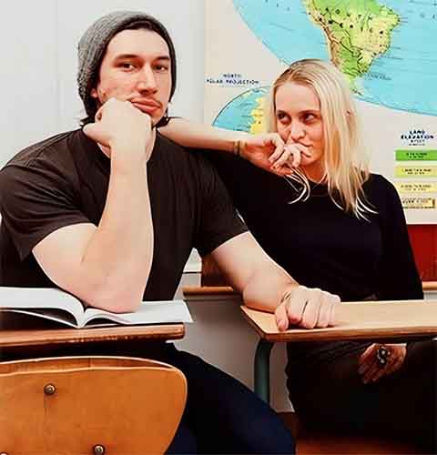 A vida pessoal de Adam Driver, por sua vez, é mantida em grande parte fora dos holofotes. Casado desde 2013 com a atriz Joanne Tucker, com quem contracenou em Gayby, em 2012, Driver evita as redes sociais e é conhecido por sua discrição.