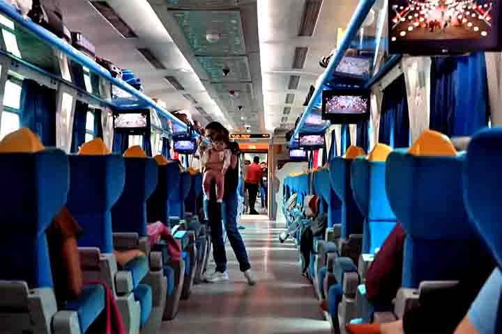 Apesar dos desafios, a ferrovia segue como símbolo de integração e infraestrutura, representando um elo essencial entre o coração mineral da Amazônia e os portos que abrem caminho para o mundo.