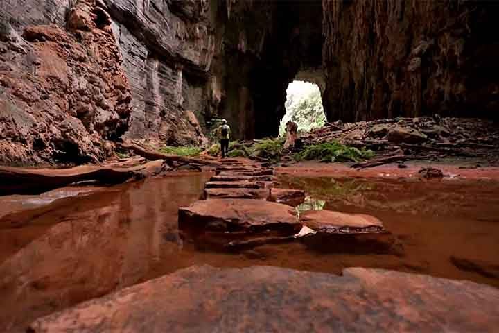 Com roteiros para todos os gostos - de trilhas leves a percursos desafiadores -, o Parque Nacional Cavernas do Peruaçu é um convite à aventura, à história e à contemplação. 
