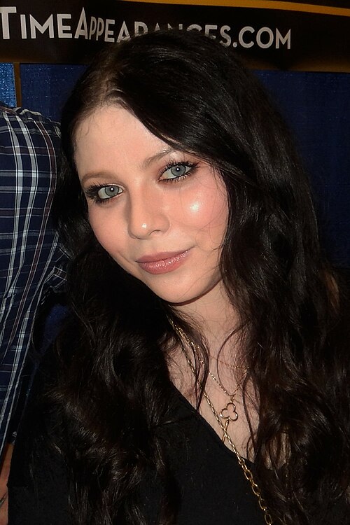 26/2 – Michelle Trachtenberg
A atriz norte-americana morreu aos 39 anos em Los Angeles, vítima de overdose acidental. Conhecida por papéis em Buffy, Gossip Girl e Ice Princess, foi um rosto familiar da TV nos anos 2000. Sua morte levantou debates sobre saúde mental em Hollywood.