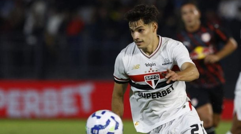 Esquecido por Zubeldía, volante paraguaio agrada ao novo treinador e pode engatar sequência inédita no time titular