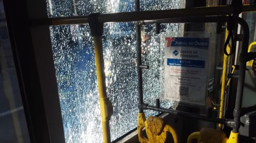 Ataques a ônibus em São Paulo somam mais de 800 veículos danificados