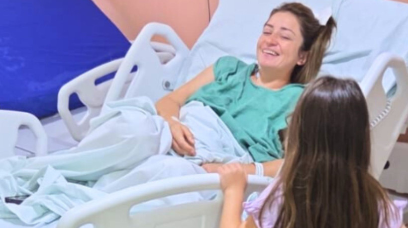 Chilena Daniela Paz Caro Galvez recebe visita da filha no Hospital Estadual Leonardo Da Vinci (Helv), durante os seis dias que passou internada depois de passar mal em voo