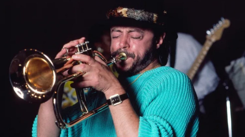 Em 1978, Chuck Mangione alcan&ccedil;ou proje&ccedil;&atilde;o internacional com a can&ccedil;&atilde;o "Feels So Good", que liderou a parada "Easy Listening" da Billboard