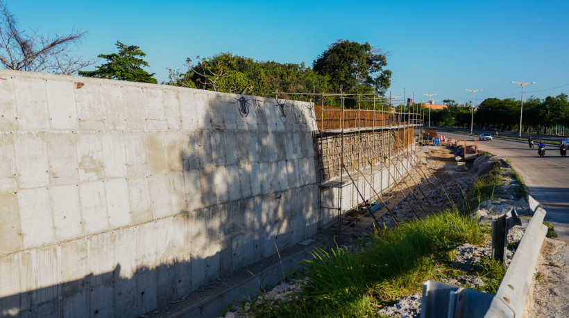 Construção da linha Aeroporto-Castelão próximo ao terminal internacional Pinto Martins