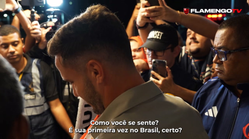 Saúl Ñíguez chega ao Rio e visita CT do Flamengo: 'Estou impressionado'