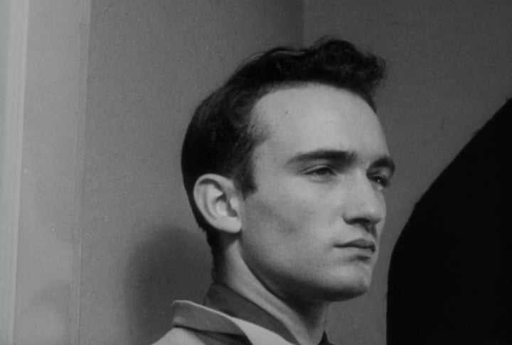 Tudo começou em 1950, quando Tony Ray foi morar com o pai e Gloria Grahame.