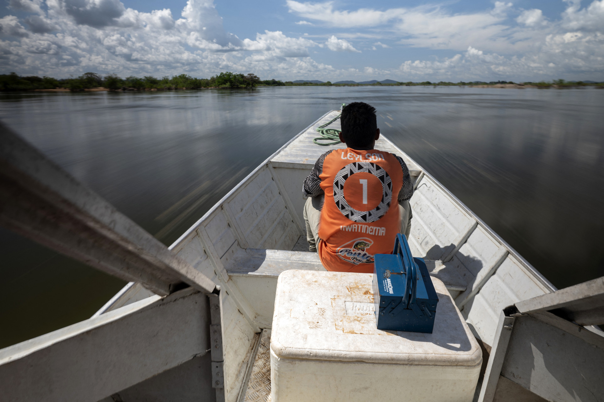 O Brasil reconhece a existência de povos indígenas vivendo em isolamento voluntário em Ituna/Itata, um território na Amazônia brasileira do tamanho de São Paulo, protegido por uma medida provisória oficial contra o desmatamento, a mineração ilegal e a grilagem de terras