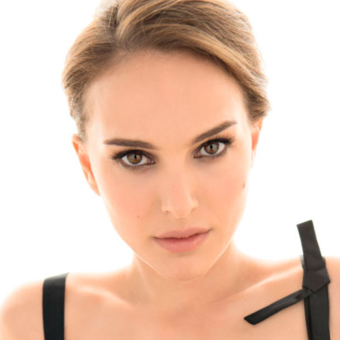 Natalie Portman - A atriz treinou intensamente ballet clássico por meses para atuar em “Cisne Negro” (Black Swan, 2010). Na vida real, Portman estudou dança moderna após se formar no colégio e, desde então, é completamente apaixonada por essa arte.