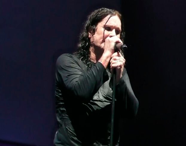 A morte foi anunciada pela família. É com uma tristeza que palavras não conseguem expressar que informamos que nosso querido Ozzy Osbourne faleceu nesta manhã. Ele estava com a família, cercado de amor.