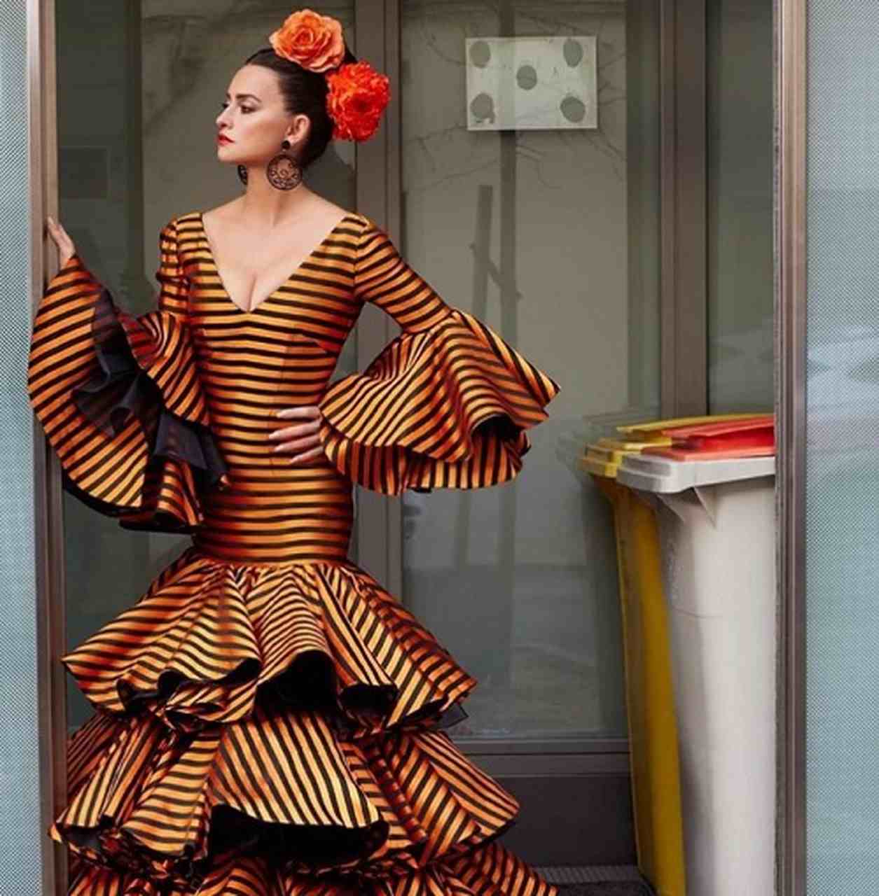 Penélope Cruz - Por nove anos, ela foi aluna de dança do Conservatório Nacional da Espanha. Nesse sentido, a artista aproveitou a energia da prática para manter a forma e desenvolver suas habilidades. 