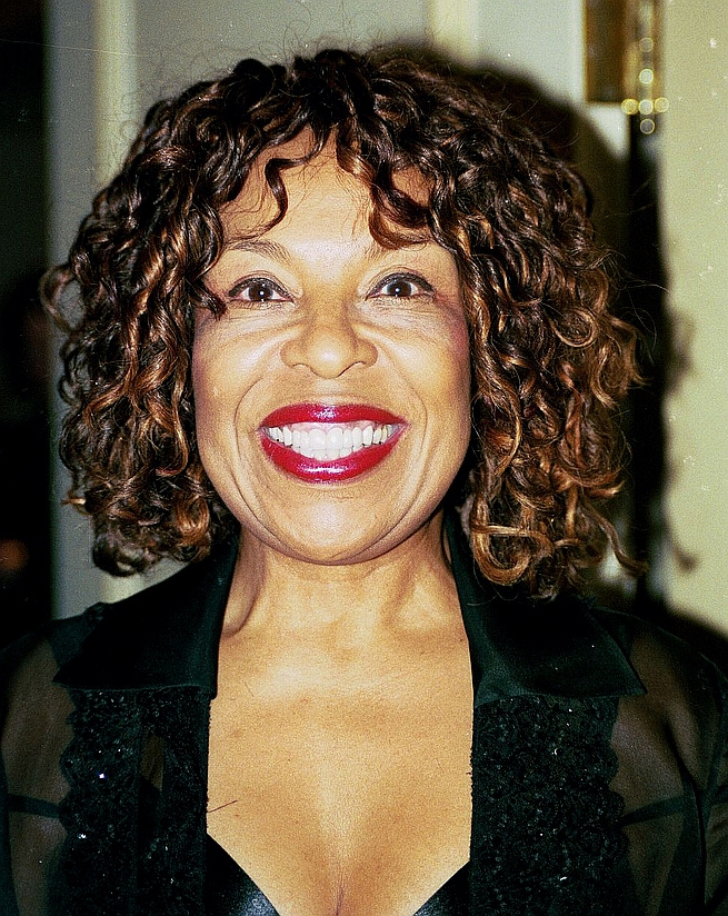 24/2 – Roberta Flack
A cantora e pianista norte-americana morreu aos 87 anos em Nova York, após longa batalha contra ELA. Imortalizada por sucessos como Killing Me Softly, foi uma das grandes vozes do soul e R&B. Ganhadora de vários Grammys, marcou gerações com sua sensibilidade musical.