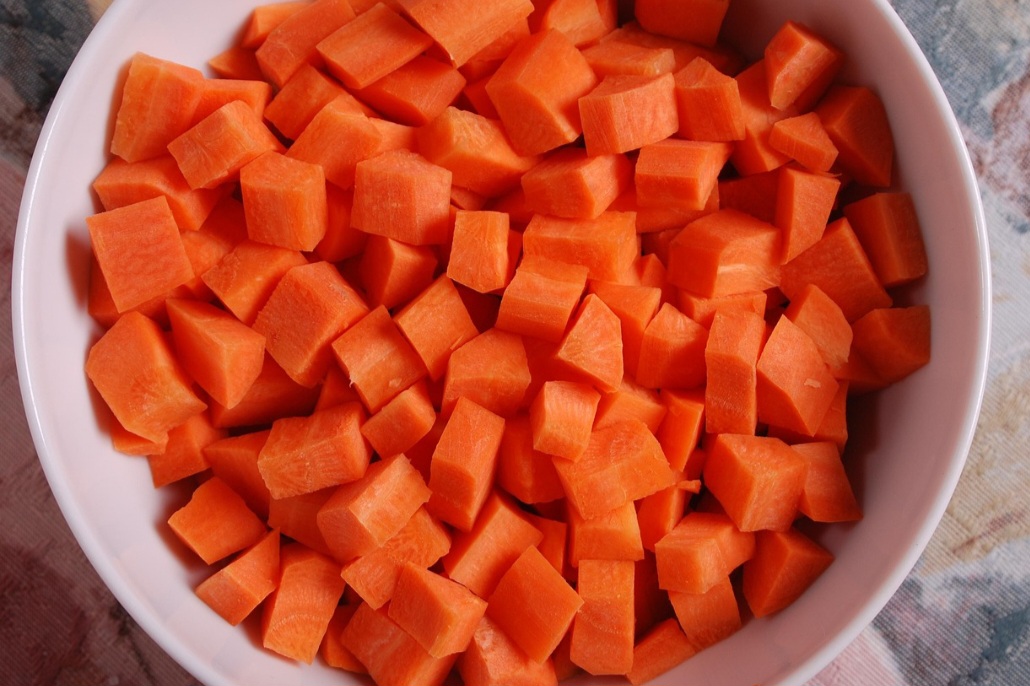 Pertencente à família Apiaceae, a mesma do coentro, da salsa e do aipo, essa hortaliça tem origem nas regiões da Europa e da Ásia, mas conquistou espaço nos pratos do mundo todo, tornando-se um ingrediente indispensável na culinária e na alimentação saudável.