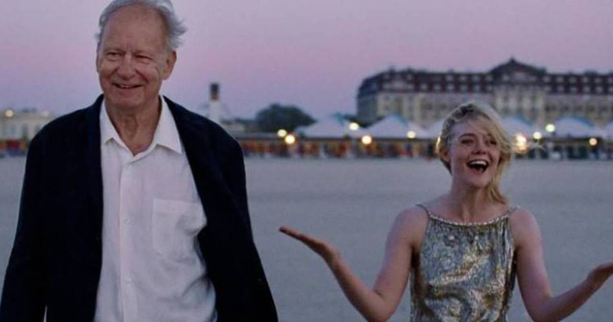 O longa-metragem retrata a relação do diretor de cinema Gustav, vivido por Skarsgård, com as filhas Nora e Agnes. A produção recebeu 19 minutos de aplausos em Cannes. 
