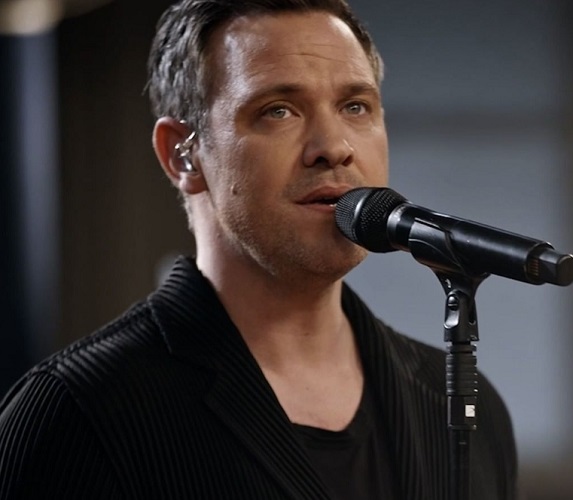 Will Young - Vencedor da primeira edição do programa Pop Idol, o ator e cantor afirmou em 2009 que praticava ballet três vezes por semana na academia Dance Attic.