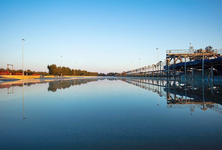 Fica a cerca de 160 km do Oceano Pacífico e deve receber, também, as competições de surfe nas Olimpíadas de 2028, em Los Angeles.