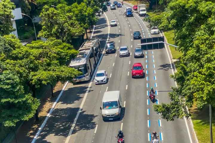 Além disso, os modelos modernos costumam ter câmbios mais eficientes, que otimizam o consumo de combustível. Isso corrige uma das críticas que os primeiros automáticos recebiam.
