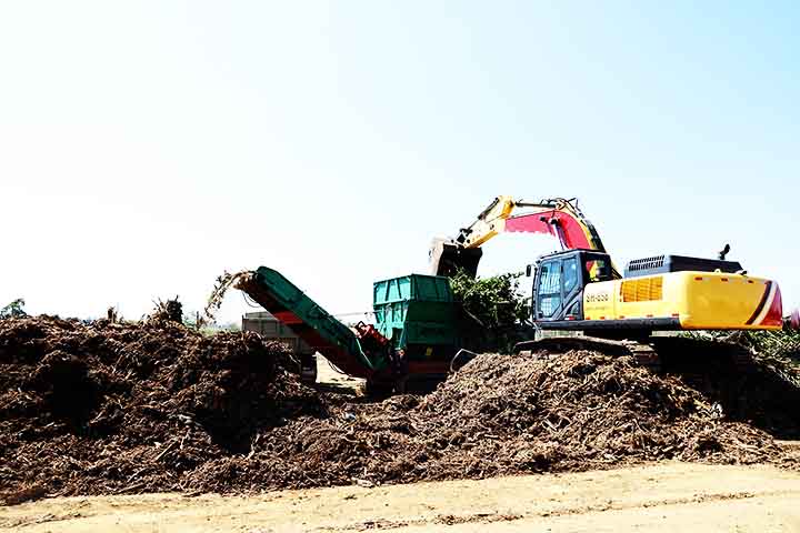 Já os micronutrientes, embora exigidos em menor quantidade, são igualmente fundamentais. Elementos como ferro, manganês, zinco, cobre, boro, cloro e molibdênio participam de processos como fotossíntese, divisão celular e formação de sementes. A correta disponibilidade desses nutrientes garante um desenvolvimento equilibrado das culturas.