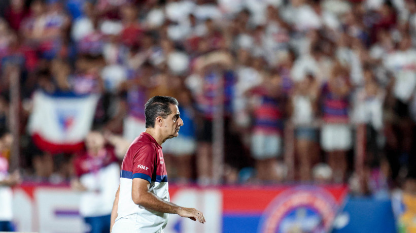 Zaga tricolor é vazada há mais de um mês em sequência que envolve três competições diferentes. Média do ano ultrapassa um gol por jogo
