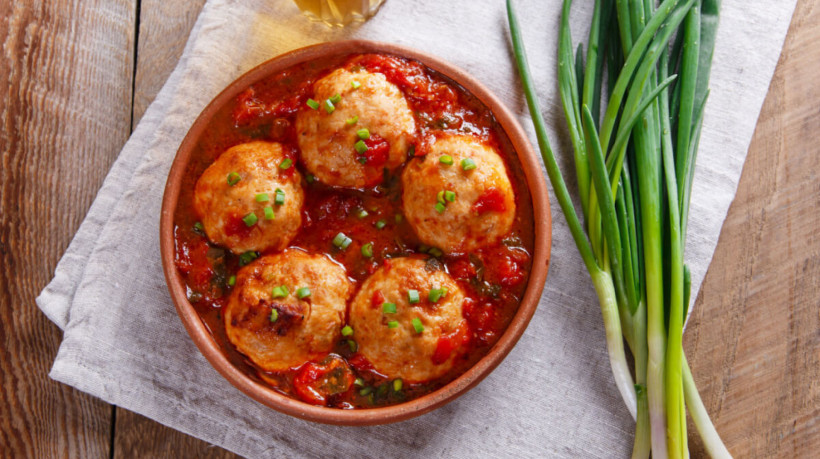 Almôndega de berinjela com feijão-branco (Imagem: koss13 | Shutterstock)