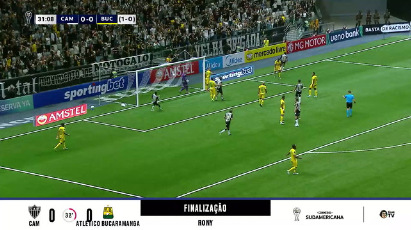 Rony perde grande oportunidade para o Atlético após rebote do goleiro; assista