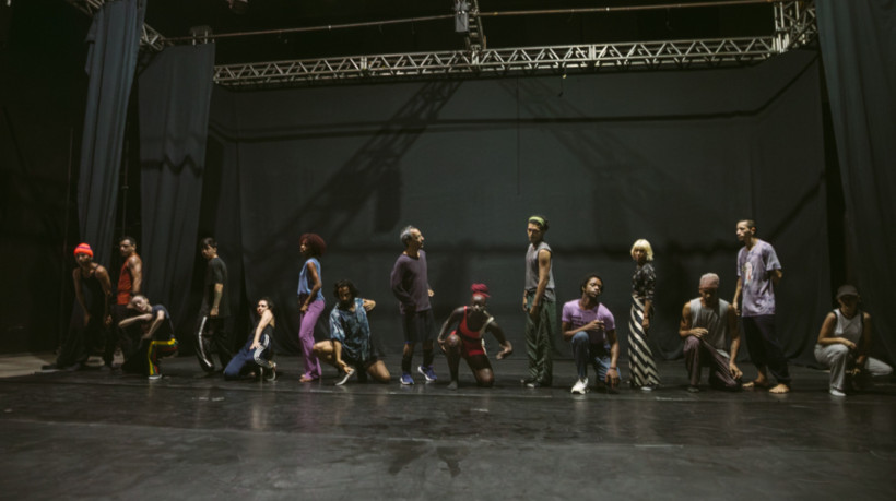 Bailarinos cearenses levam ritmos brasileiros à França com espetáculo 