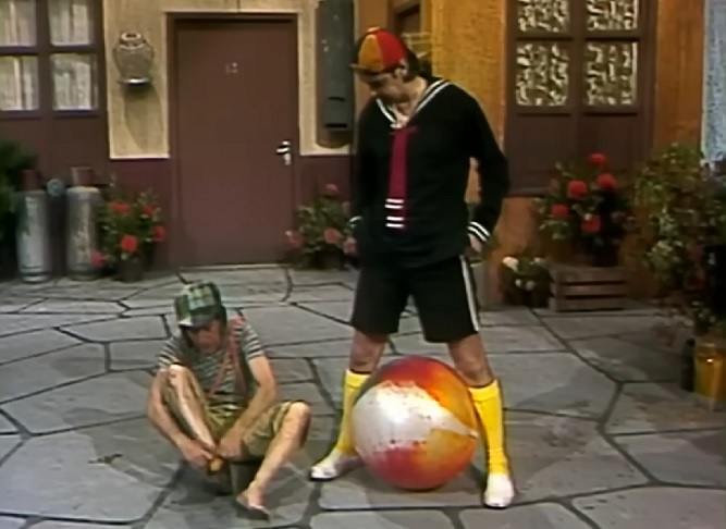 Cenário fictício – A vila de Chaves nunca existiu fisicamente: ela foi inspirada nos bairros populares da Cidade do México e inteiramente construída nos estúdios da Televisa.