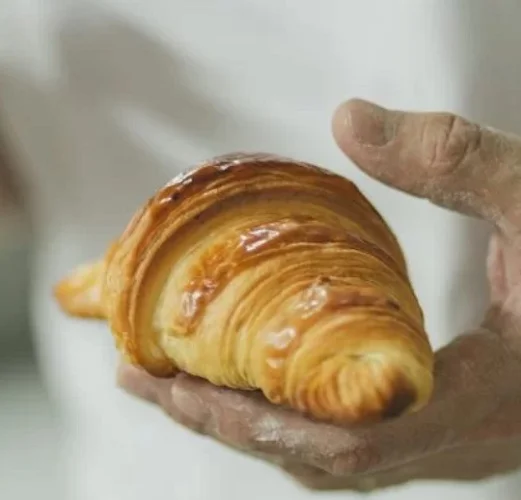 Um dos pontoa fortes da França é a sua famosa gastronomia. Várias delícias típicas do país fazem sucesso atraindo o gosto das pessoas pelo mundo.  Veja alguns pratos e iguarias da cultura local que são irresistíveis. 