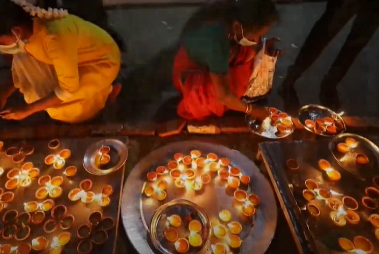 No entanto, o evento mais significativo é o Maha Shivaratri, celebrado geralmente entre fevereiro e março, antes da chegada da primavera.