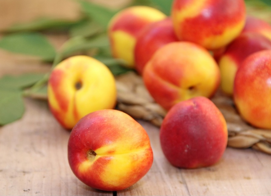 O pêssego possui baixo índice glicêmico, sendo uma opção adequada para quem tem diabetes. Ele também contém minerais que auxiliam na regulação dos neurotransmissores, contribuindo para a redução do estresse e ansiedade. 