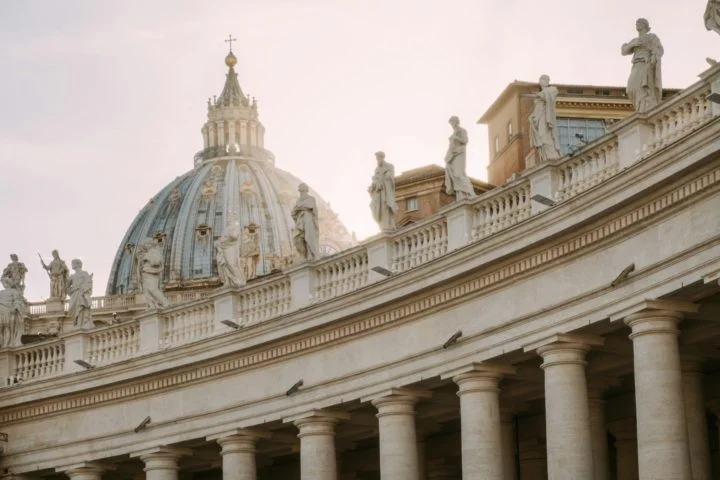Outra curiosidade a respeito do Vaticano são os conhecidos Arquivos Secretos do Vaticano, hoje conhecidos como Arquivo Apostólico Vaticano.