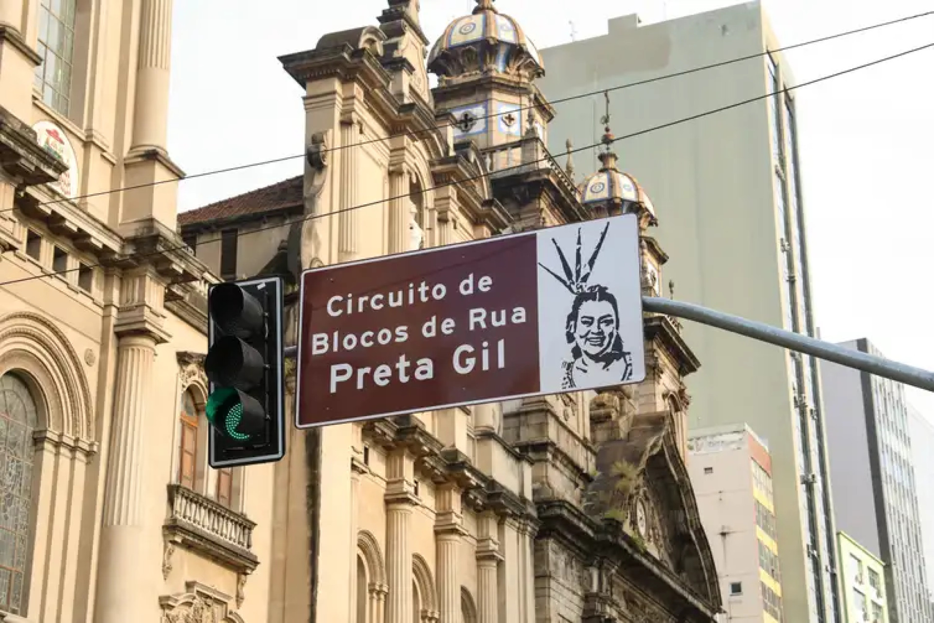 Atendendo ao desejo de Preta Gil, velório aberto ao público reuniu fãs, amigos e familiares que lotaram o Theatro Municipal do Rio de Janeiro para se despedir da artista