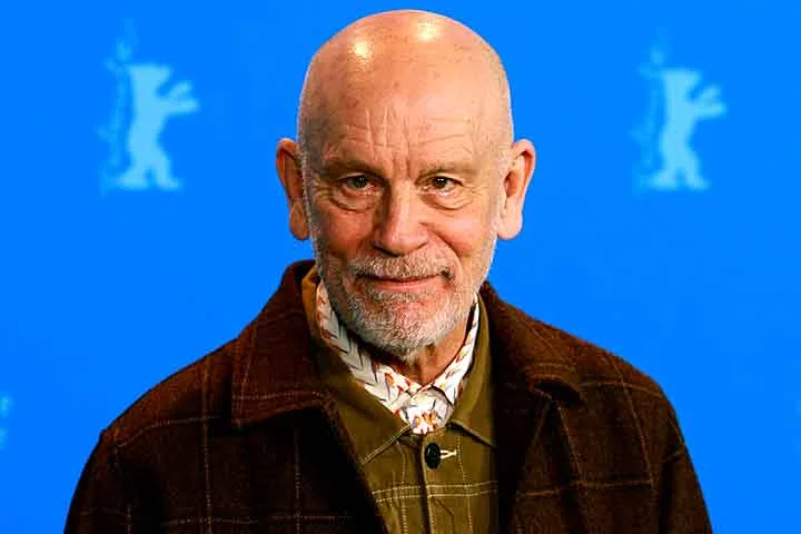 Nome emblemático do cinema e do teatro contemporâneos, com grande prestígio em Hollywood, o ator John Malkovich teve todas as cenas cortadas do filme “Quarteto Fantástico: Primeiros Passos”. 
