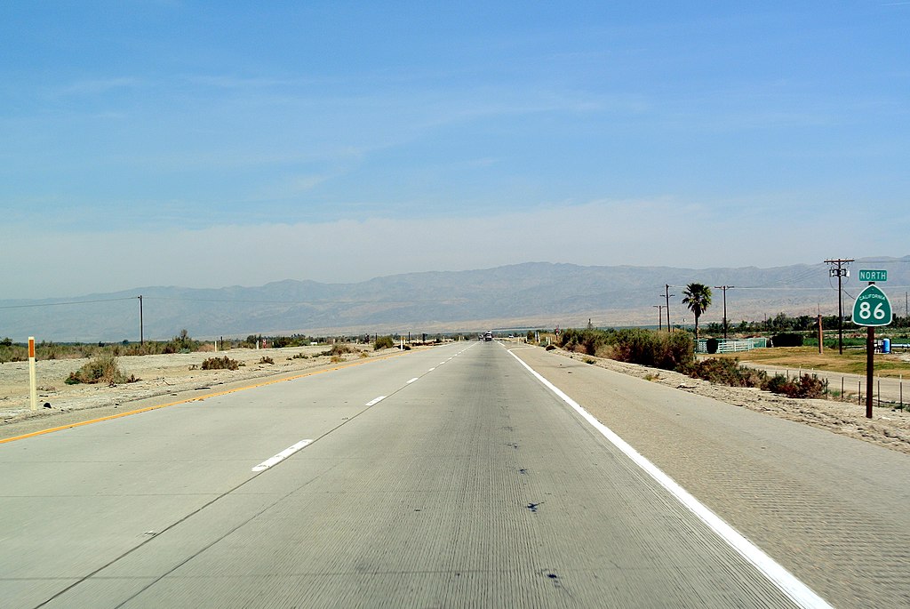 Salton City, Califórnia, EUA: Situada no Vale de Coachella, esta cidade possui uma população de 5.000 pessoas e ocupa 57 km². Está em média 38 metros abaixo do nível do mar, sendo próxima ao Salton Sea, uma área com depressão natural.
