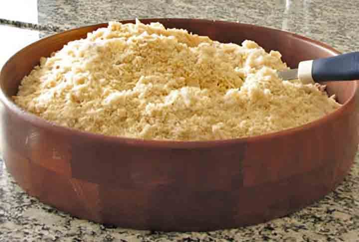 Farinha de maracujá- É rica em fibra, nutrientes e não contém glúten. Ajuda a saciar a fome e regula o intestino. A cada 100 gramas possui 133 calorias. É adicionada em tortas, bolos, vitaminas e iogurtes.