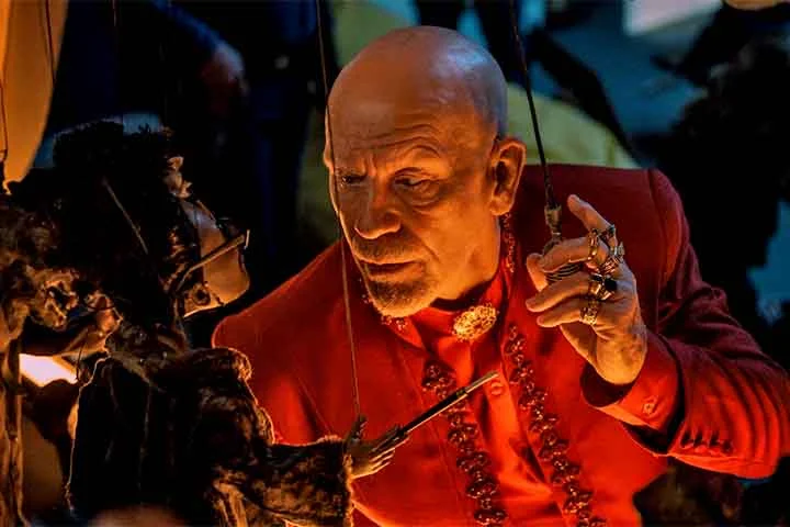 O trabalho mais recente de Malkovich foi “Opus”, que estreou em janeiro no Festival de Sundance. O filme tem também Ayo Edebiri, da série “O Urso”, no elenco. 
