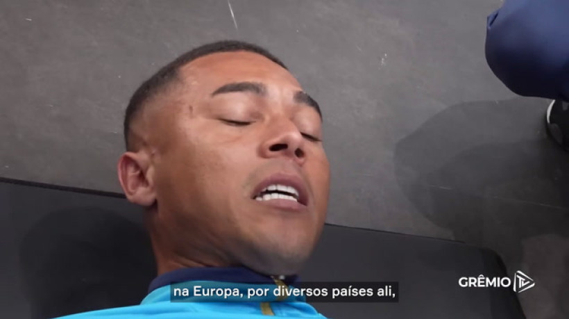 Carlos Vinícius fala sobre troca de experiências na chegada ao Grêmio