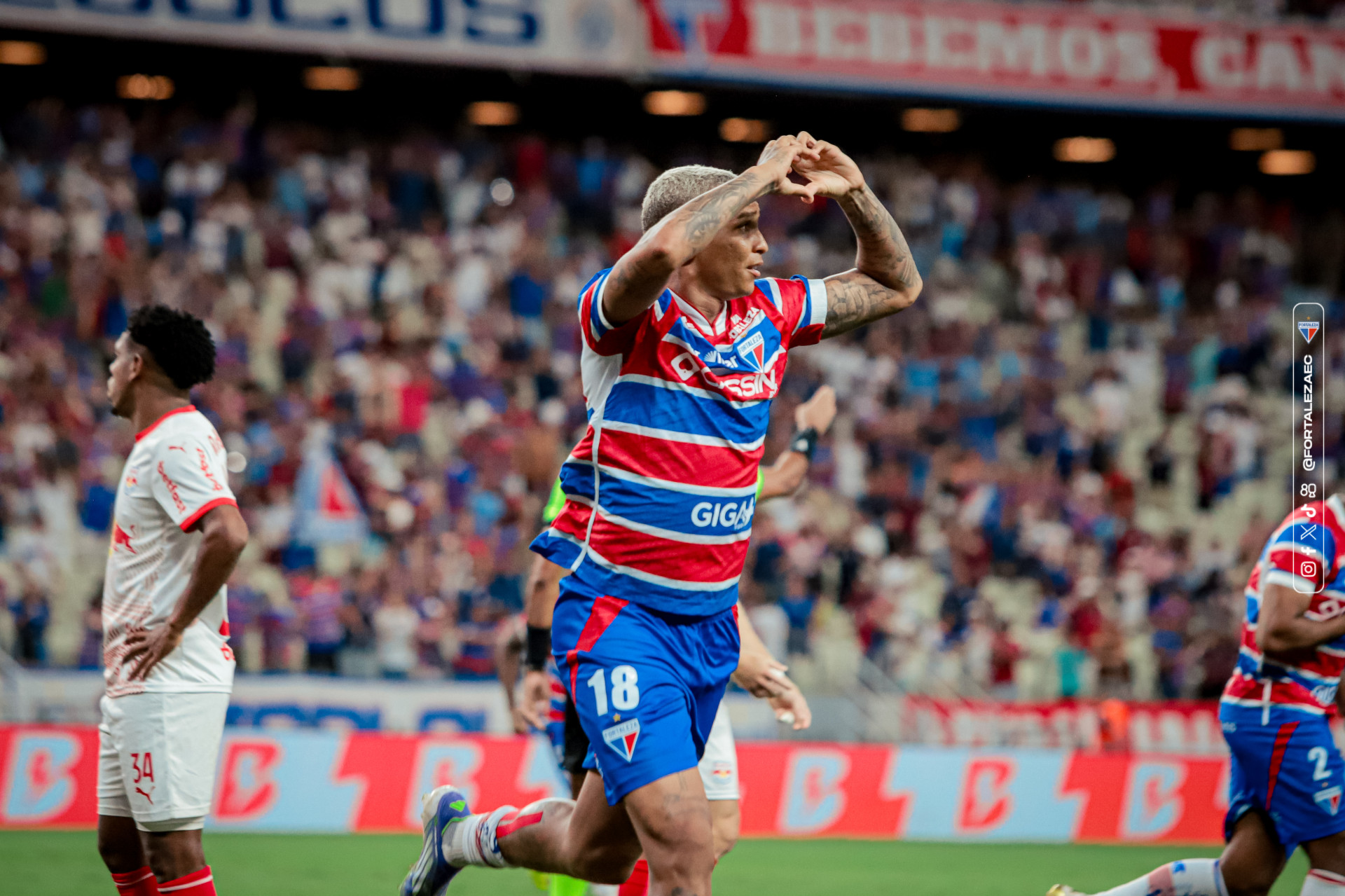 Deyverson foi o autor do primeiro gol da vitória do Fortaleza sobre o RB Bragantino