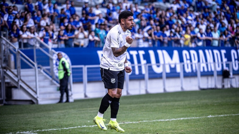 Atacante Galeano foi o grande nome do jogo